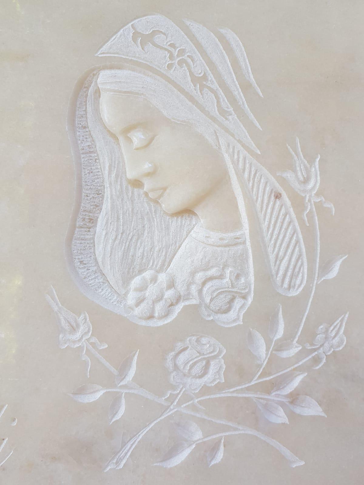 Madonna con le rose